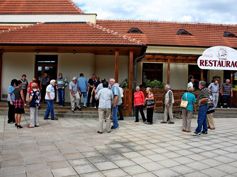 Bývalí zaměstnanci Lesního závodu Buchlovice si dali v pátek dostaveníčko v tamní restauraci U Páva. 