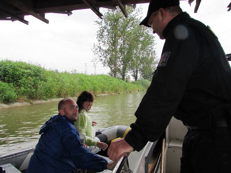 Redaktorka kontrolovala s policisty kapitány lodí.