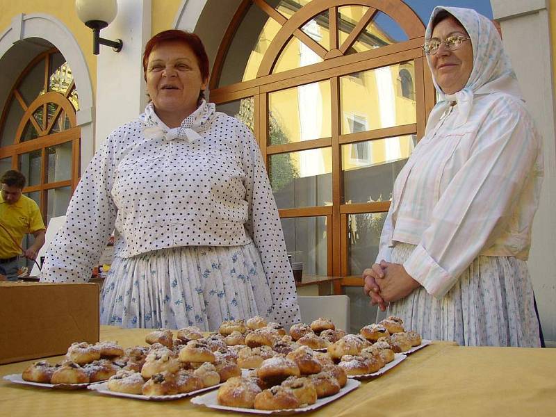 K dobrému vínu patří také pravé domácí koláčky s tvarohem.