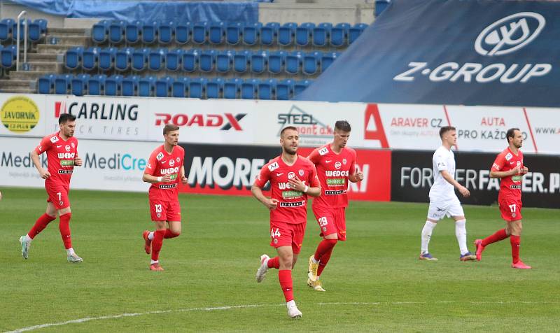 Fotbalisté Slovácka (v bílých dresech) se ve 28. kole FORTUNA:LIGY utkali se Zbrojovkou Brno.