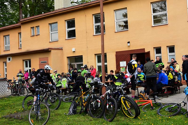 Cyklisté si mohli vybrat ze sedmi tras, pěší ze dvou.