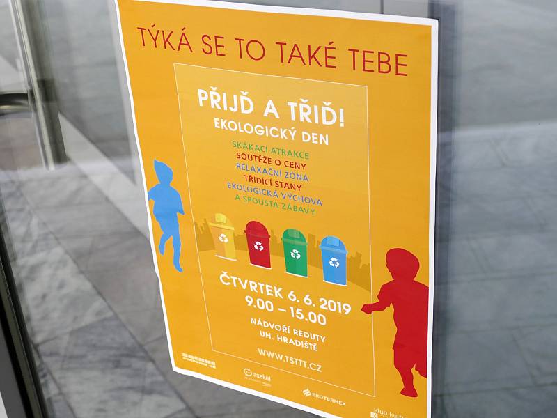 V ekologickém duchu festivalu Týká se to také Tebe žilo od čtvrtka do neděle centrum Uherského Hradiště. Více než 200 dětí si přišly na své na nádvoří Reduty, kde se ve čtvrtek a v pátek konaly ekologické dny s názvem Přijď a třiď.