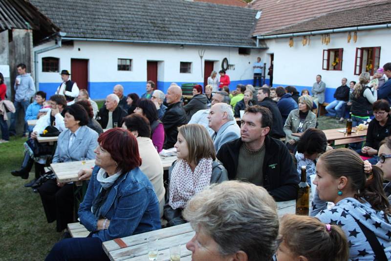 VE DVOŘE. Diváci se u Strmenských zaposlouchali do medového pění. 