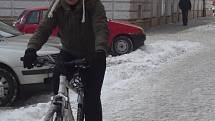 Lidé, kteří vyjíždějí do zasněžených a zamrzlých ulic, představují v provozu značné nebezpečí. Navíc polovina z nich nemá své kolo v pořádku. 