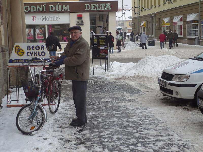 Lidé, kteří vyjíždějí do zasněžených a zamrzlých ulic, představují v provozu značné nebezpečí. Navíc polovina z nich nemá své kolo v pořádku. 