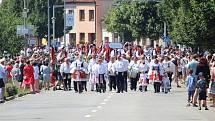 Po pěti letech projela Hlukem jízda králů. Na snímcích slavnostní průvod družiny i folklorisů městem.