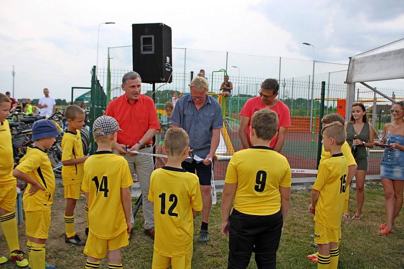 Nové víceúčelové hřiště otevřeli v Huštěnovicích u příležitosti oslav 85. výročí tamní TJ Sokol.