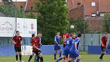 Fotbalisté Kunovic (modré dresy) ve 23. kole krajské I. A třídy skupiny B doma remizovali se Zlechovem 2:2.