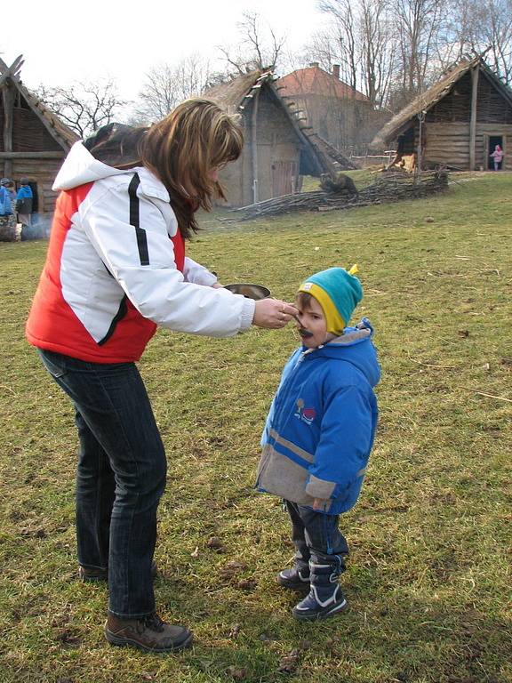 6. ročník zimního skautského vaření se uskutečnil v archeoskanzenu na Modré.