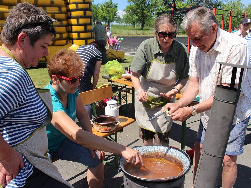 Ve Slavkově vařili guláš s více než 35 kilo masa.