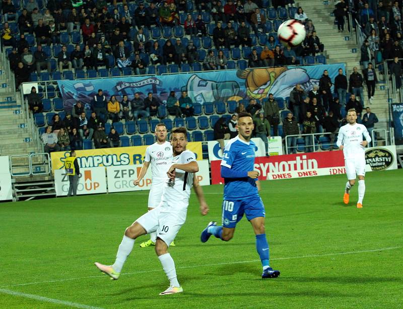 Fotbalisté Slovácka (v bílých dresech) se v 15. kole FORTUNA:LIGY utkali s Libercem.