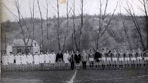 Dukla Praha v šedesátých letech přilákala do Vlčnova spousty fanoušků. Foto: archiv Antonína Zlínského