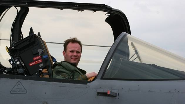 Jaroslav Tomaňa je jediným elitním pilotem gripenu v České republice, který se narodil v Uherském Hradišti. 