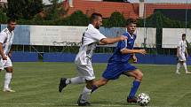 Fotbalisté Kunovic (modré dresy) prohráli v prvním zápase nové sezony doma s Těšnovicemi 0:3.