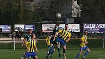 Fotbalisté Nivnice (zelené dresy) v 10. kole krajské I. A třídy skupiny B doma zdolali Buchlovice 2:0.