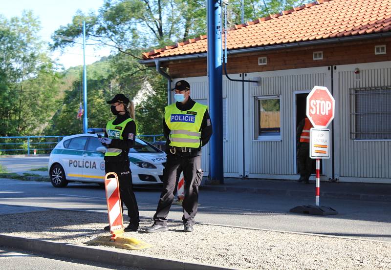 Protest proti uzavřené hranici se Slovenskem na přechodu Strání - Moravské Lieskové