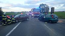 Ke srážce dvou osobních aut došlo u Huštěnovic.