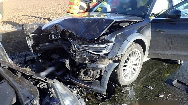Srážka dvou aut u Nivnice, 16. ledna 2022