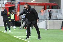 Sportovní ředitel Slovácka Veliče Šumulikoski při utkání v Hradci Králové.