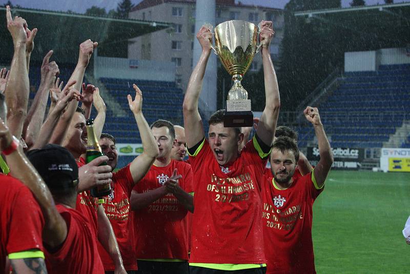 Fotbalisté Jalubí (žlutočerné dresy) zdolali ve finále Poháru OFS Jarošovský pivovar Stříbrnice 7:1. Utkání na stadionu ligového Slovácka sledovalo 1234 diváků.