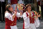 Vystoupení zahraničních folklórních souborů v muzeu v Uherském Brodě.  Na snímku italský soubor Gruppo Folk Val di Mazara z Mazara del Valle na Sicílii.