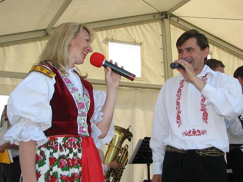 Martina Šilhavíková a Pavel Mikel rozproudili svými písničkami krev v žilách návštěvníků.