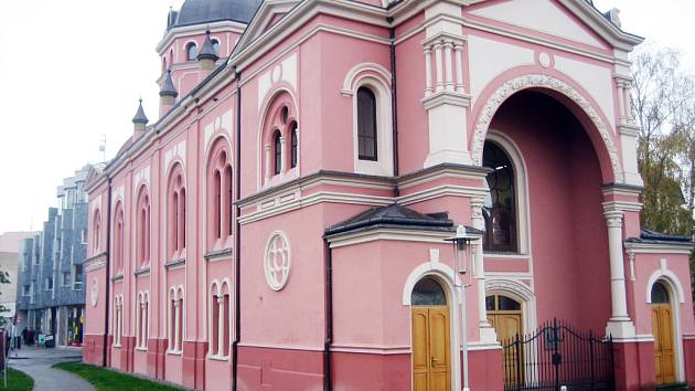 Budova Knihovny Bedřicha Beneše Buchlovana v Uh. Hradiště.