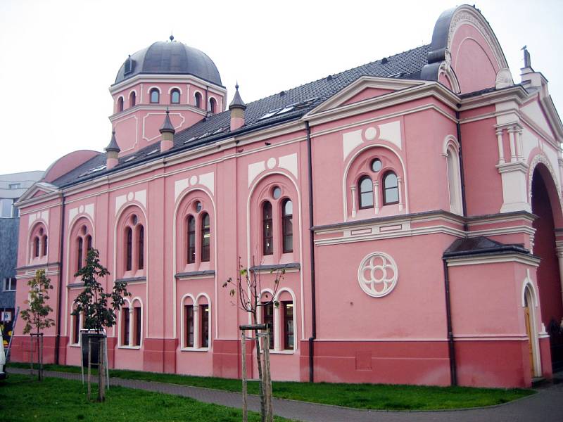 Budova Knihovny Bedřicha Beneše Buchlovana v Uh. Hradiště.