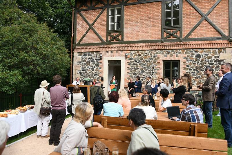 Nové komunitní centrum Domeček zaměřené především na generaci 55+ je už několik dnů otevřeno v pražské Královské oboře v Praze.