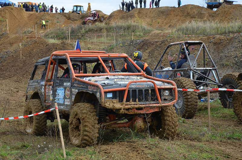 Mistrovství České republiky v offroad trialu vyvrcholilo závodem v pískovně v Boršicích.