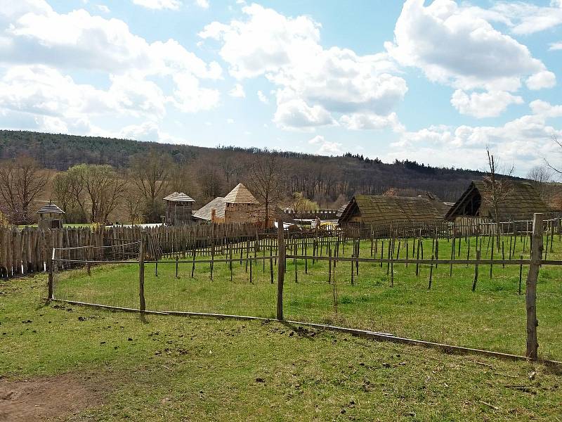 Mohutné hradební těleso ve skanzenu bude moravským unikátem.