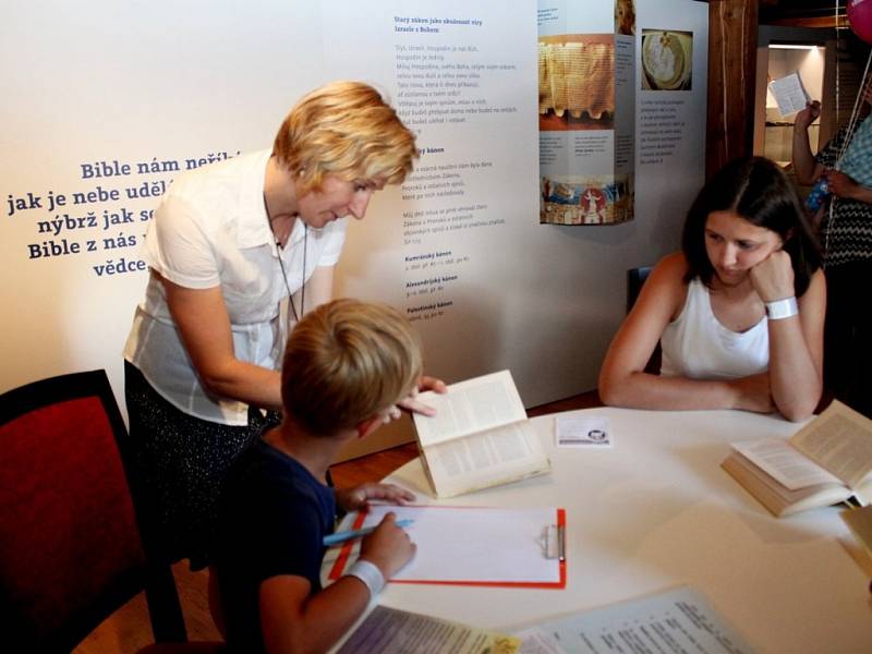 Každý návštěvník Velehradu se mohl o Dnech lidí dobré vůle zařadit do širokého proudu přepisovatelů Bible. 