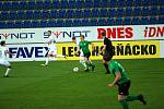 Fotbalisté Slovácka (v bílých dresech) v sobotní dohrávce 4. kola FORTUNA:LIGY hostili poslední Příbram.