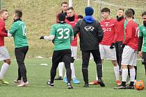 Fotbalisté Uherského Brodu (červené dresy) zvítězili v Novém Meste nad Váhom 1:0.