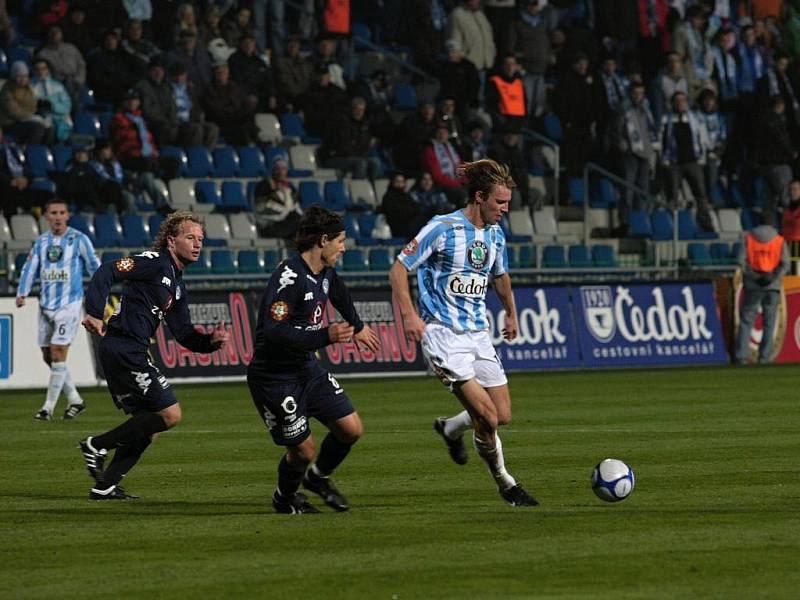 Fotbal 1. FC Slovácko (v tmavém) - Mladá Boleslav