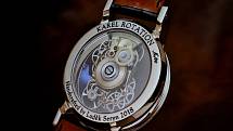 Klenot mezi hodinkami je model hodinového stroje, jehož princip vymyslel Karel Mareček a podobu mu dal hodinář Luděk Seryn.