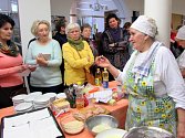 Marie Lekešová ve Slováckém muzeu předvedla, jak vařit levně, chutně a přesto zdravě.