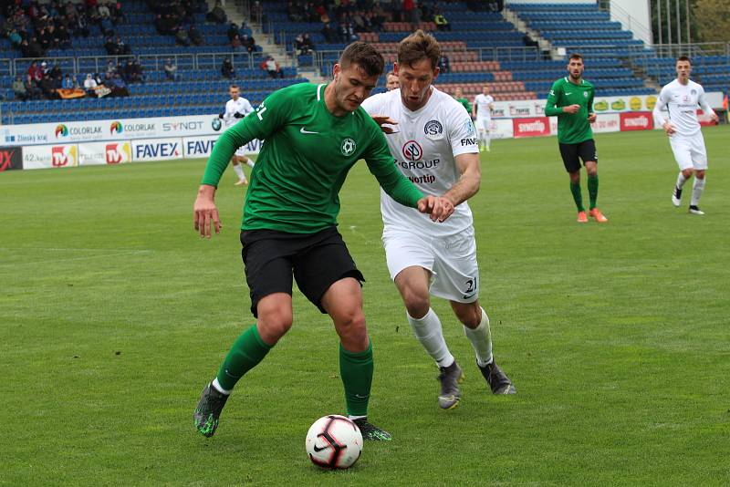 Fotbalisté Slovácka (v bílých dresech) proti Příbrami