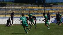 Starší dorostenci Slovácka (modré dresy) v úterní dohrávce 18. kola I. Celostátní ligy remizovali na Širůchu ve Starém Městě s Karvinou 1:1.