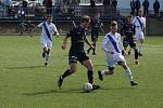 Fotbalisté Slovácka B (modré dresy) ve 20. kole MSFL přehrály Frýdek-Místek 5:1.