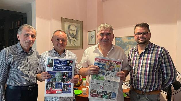 Zástupci Deníku navštívili v Jerevanu redakci měsíčníku Hlas Arménie. Zleva Ašot Arakeljan, Pavel Bohun, Abgar Apinyan a Martin Nevyjel.