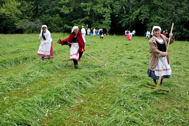 Na zámeckých schodech v Buchlovicích pokřtili knihu o Koseckých.