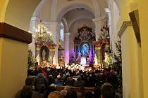 Desítky obyvatel Hluku v neděli 3. ledna vykročily do nového roku s tradičním Novoročním koncertem. 