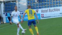 Fotbalisté Slovácko (v bílých dresech) v sobotním odpoledním zápase porazili Teplice 3:2.