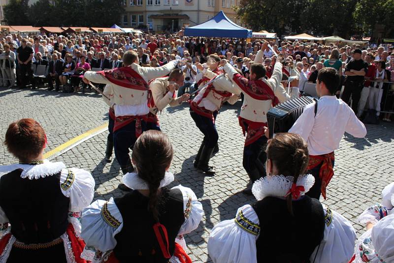 Průvod slavností vína na hradišťském Masarykově náměstí.