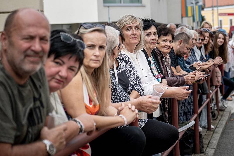 Na tři tisíce krojovaných účastníků z devíti regionů, Polska a Maďarska prošlo centrem Uherského Hradiště při Slováckých slavnostech vína a otevřených památek, 10. září 2022.