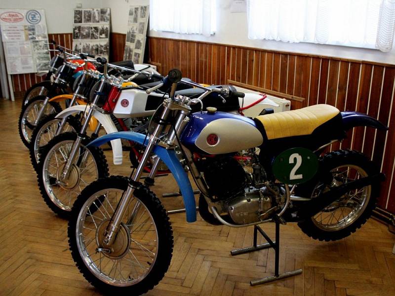 V kudlovickém kulturním domě besedovaly legendy československého motokrosu.