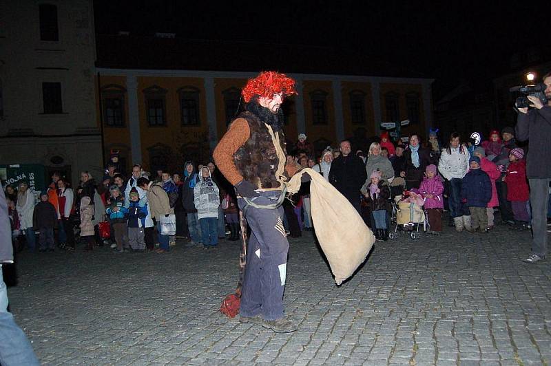 Tradiční návštěva svatého Mikuláše, anděla a také čerta na hradišťském Masarykově náměstí.