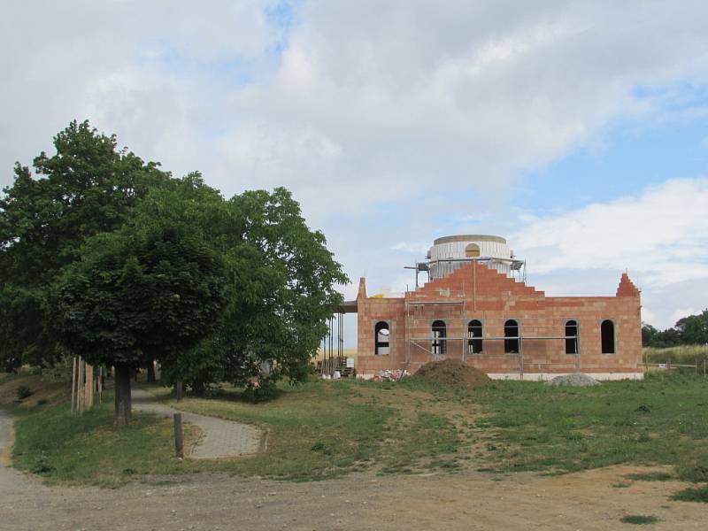 Rozestavěný pravoslavný kostel v Uherském Brodě.