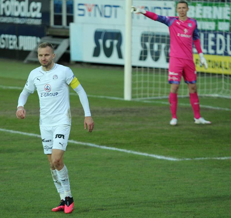 Fotbalisté Slovácka (v bílých dresech) ve šlágru 21. kola FORTUNA:LIGY prohráli se Slavií Praha 2:3.